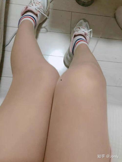 女生 运动鞋 肉丝袜