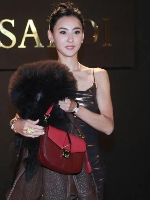 张柏芝升降台露胸无码,升降台事件引发热议