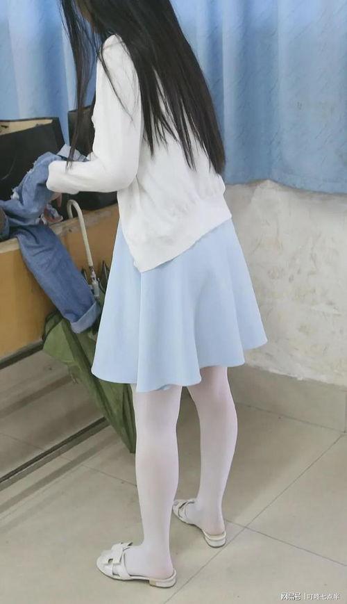 小学女生白丝袜电影,白丝袜下的秘密故事